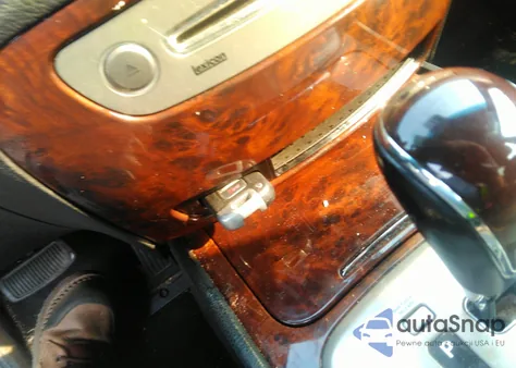 2009 Hyundai Genesis 3.8 из США, поврежденный, VIN KMHGC46E59U036509